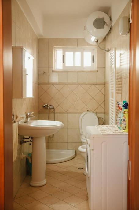 Rare Durres Apartment With Private Parking & Garden Exterior foto