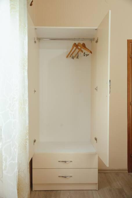 Rare Durres Apartment With Private Parking & Garden Exterior foto